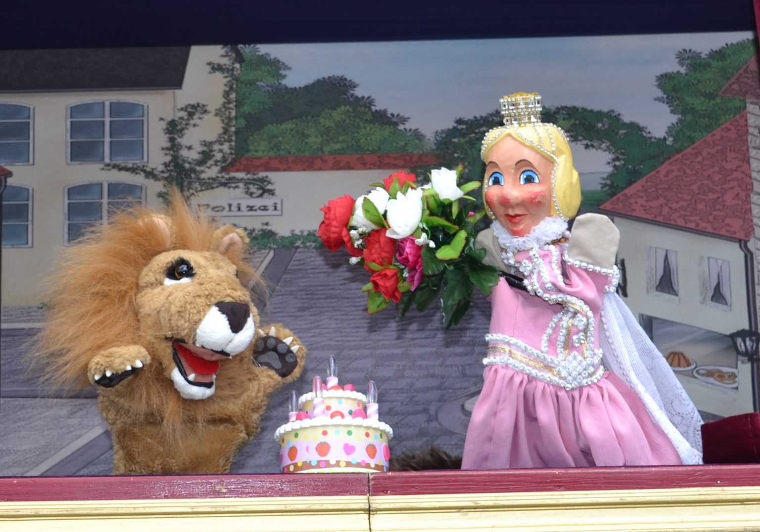 Mobiles Puppentheater für Kinder - Der Löwe Mokko Schaschiba