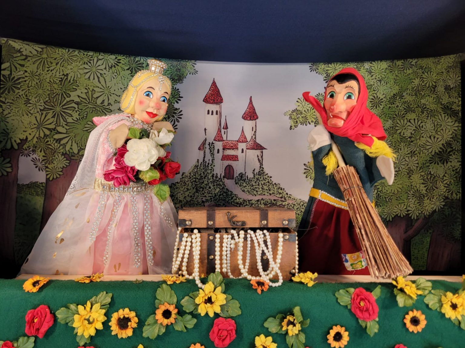 Mobiles Puppentheater für Kinder - Die Hexe Tatterknatter